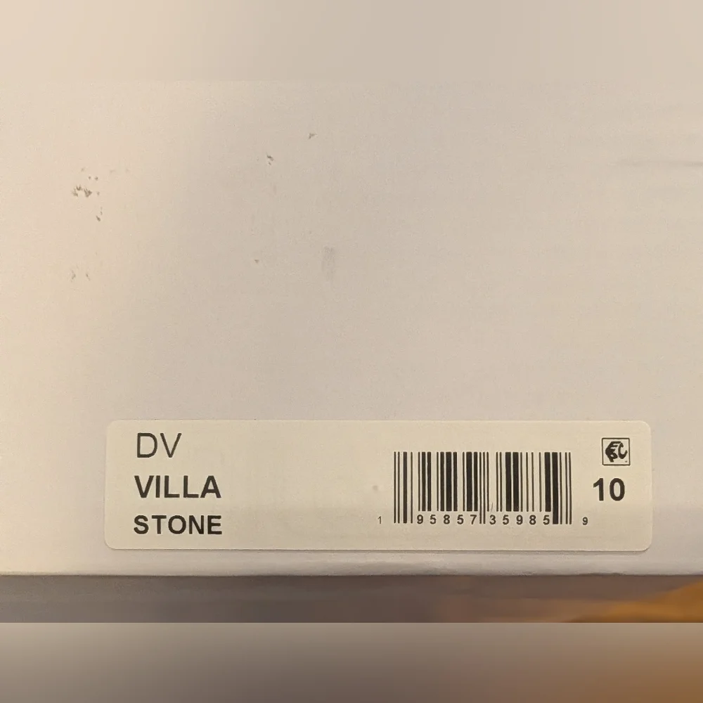 DV Dolce Vita Women's Villa Chelsea Lug Sole Booties Size 10M NIB - Picture 7 of 7